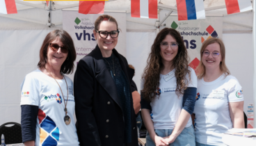 Oberbürgermeisterin Eva Weber mit unseren Kolleginnen auf dem Europafest. Foto: Florian Weber 